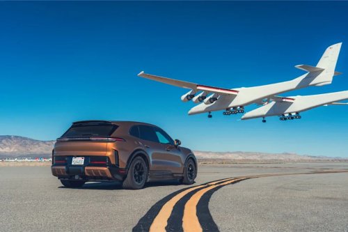 Porsche, Porsche Cayenne, Watch a Porsche Cayenne Electric Keep Pace With the World's Largest Flying Plane