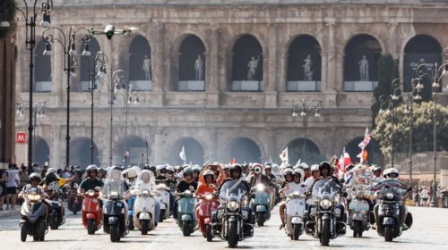 That's Amore: Thousands Rally In Rome On Two Wheels For Vespa's 80th Anniversary