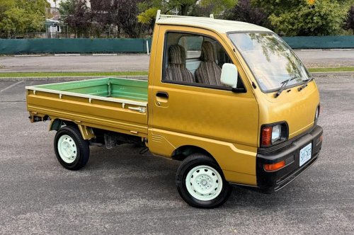 No-Reserve 1995 Mitsubishi Minicab Is a Yellow, 5-Speed Kei Truck With Just 26K Miles