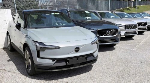 Your Next Volvo Will Warn You About Highway Hazards By Secretly Talking to Other Cars