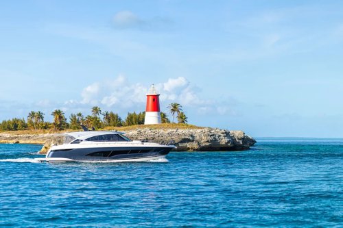 Riviera 5600 Sport Yacht Platinum Edition Reviewed