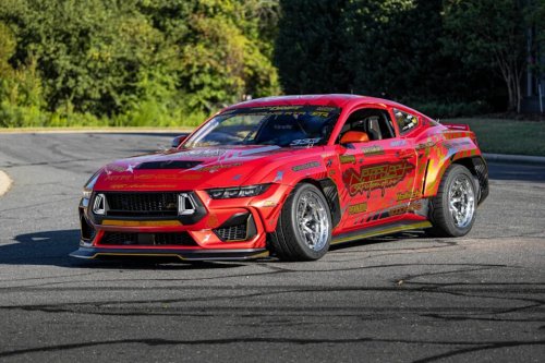 T-Pain Gifts His Friend a Wild 910-HP Mustang RTR Called the Twerk Horse