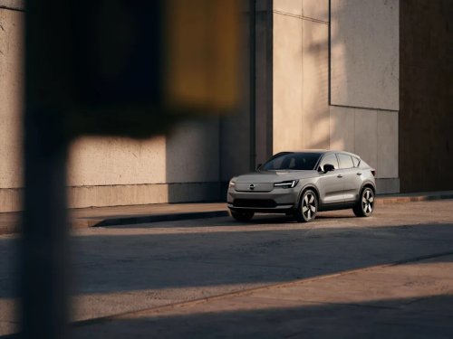 Volvo XC40 Gets a 2027 Refresh, but the Big Changes Are Inside