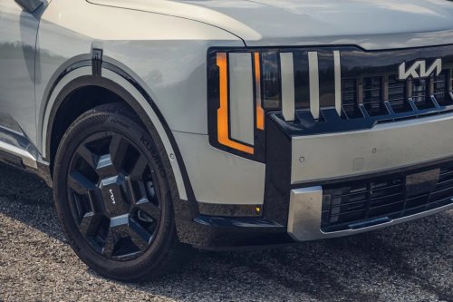 View Photos of the 2027 Kia Telluride SX Prestige Hybrid AWD