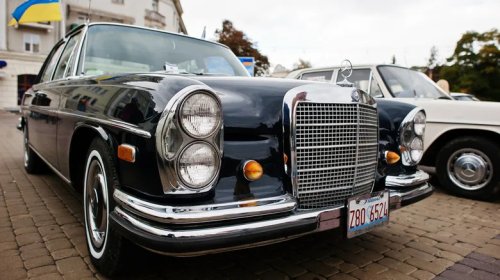 The Incredible Car Collection Pelé Was Gifted