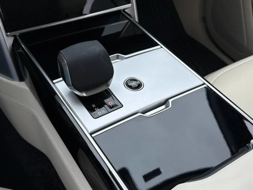 I Drove the Range Rover SE. It's a Like a Mountain Goat Dressed in Loro Piana