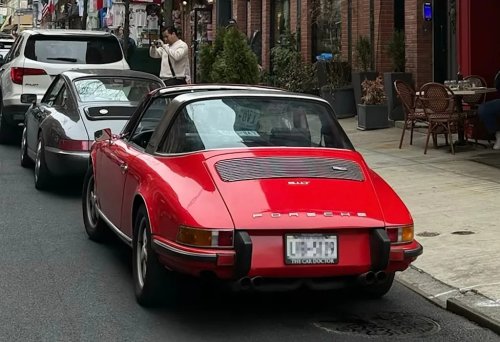 How auto enthusiasts find joy in 'carspotting' expeditions