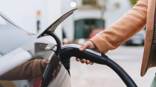 The 3 Best Waze Features For EV Owners