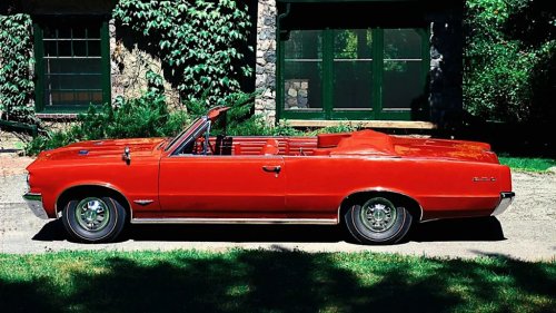 Everyone said the muscle car was dead—then Mustang sales surged 22%
