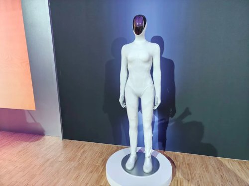 Xpeng, XPENG unveils new L03 EV, flying cars, and humanoid robots