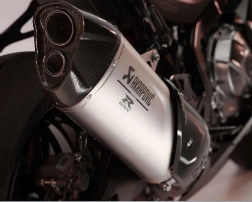 One of Suzuki’s Most Iconic Motos Gets a Rare, Nearly Blacked-Out Uplift