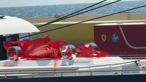 Koenigsegg, A Koenigsegg Jesko Was Craned Onto a Superyacht in Monaco Because Apparently Parking Is Too Easy Now