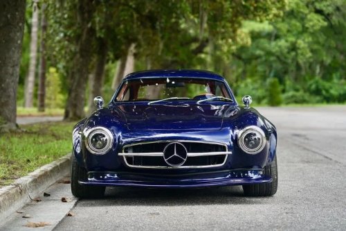 Signature Autosports' 300 SL Gullwing Is Really Just A Chrysler