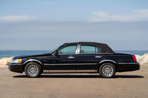 2001 Lincoln Town Car Signature for Sale With 31,400 Miles
