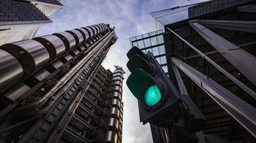 What's The Difference Between American And European Traffic Lights?