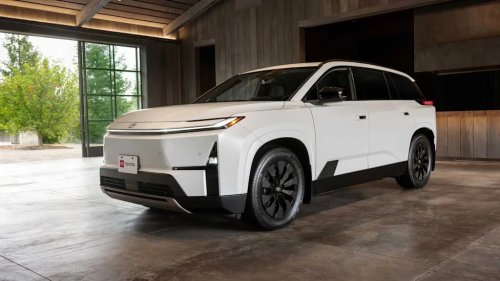 Toyota Delays 2027 Highlander EV As Demand For Gas Model Remains Robust