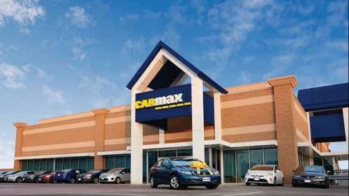 Woman Recounts Nightmare of Being Kept at a Carmax for Over 6 Hours