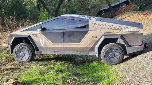 Tesla, Cybertruck, Ford, Ford F-150, A Tesla Cybertruck Owner Was Told to Just 'Buy a Ford F-150' After a Towing Fail