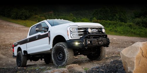 Ford, AEV's Second Ford Super Duty Package Is More Restrained, but Still Rides on Beefy 37-Inch Tires