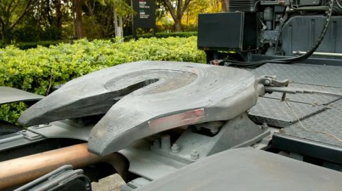 How A 1915 Patent For A 'Rocking' Coupling Made The Modern Semi Truck Possible