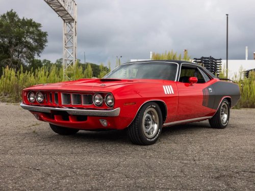 Restored 1971 Plymouth Barracuda 440 Six Pack Tribute Is A Billboard-Striped Knockout