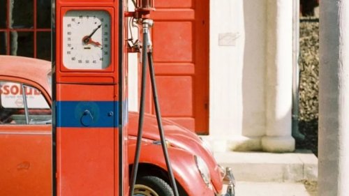 5 Surprising Facts About Gas Stations Before Self-Service