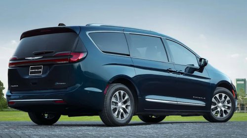 Chrysler Recalls America’s Only Plug-In Hybrid Minivan, Tells Owners To Park Outside