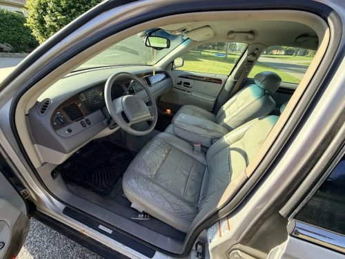 2001 Lincoln Town Car For Sale