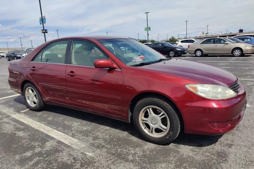 This Apple CarPlay Screen Gave a Classic Camry a Modern Tech Makeover