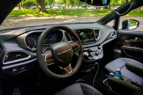 2027 Chrysler Pacifica Review: New Style, Same Tricks