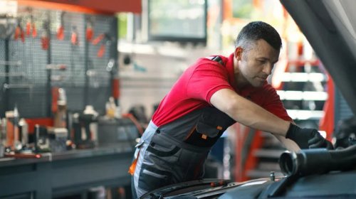 Should You Be Tipping Your Mechanic? It's Time To Settle The Argument Once And For All