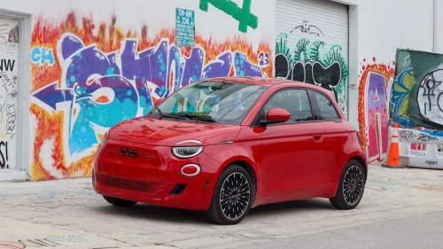 What's It Like To Live With A (Mostly) Free Fiat 500e For Two Years? These YouTubers Found Out