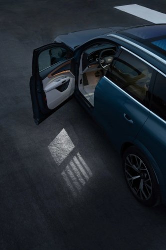 See Exterior Pics of the 2027 Audi Q7