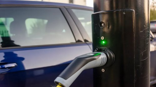 New York adds 14 lamppost EV chargers as Voltpost targets drivers without driveways