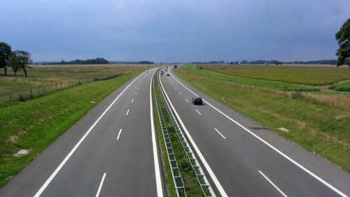 Why German and Austrian Traffic Law Requires Drivers To Form a Rettungsgasse (Emergency Vehicle Lane) Whenever There's Traffic Jam on the Autobahn