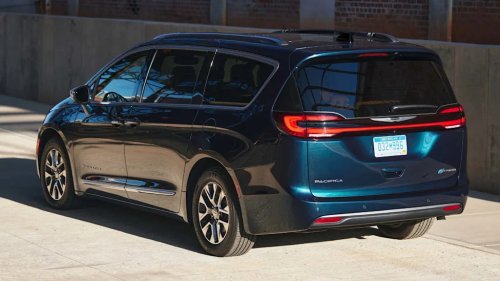 Chrysler Recalls America’s Only Plug-In Hybrid Minivan, Tells Owners To Park Outside