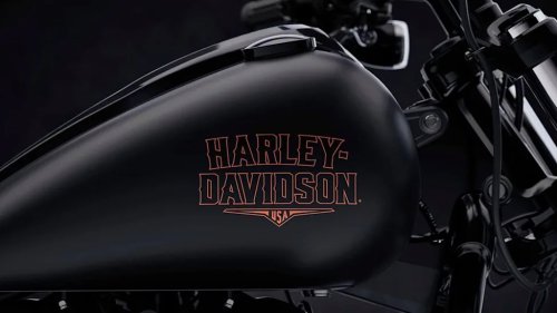 Harley-Davidson’s Most Chopper-Like Cruiser Gets a Rare Blacked-Out Uplift