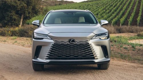 Hybrid or Gas? We Help You Choose the Lexus RX That’s Right for You.