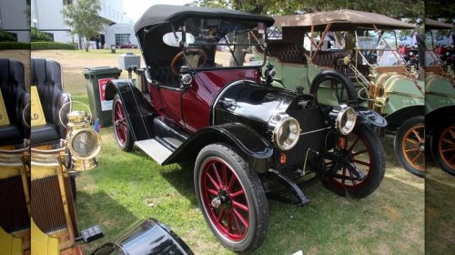Chevrolet, The Reason Why Some Chevrolet Bow Tie Emblems Are Black