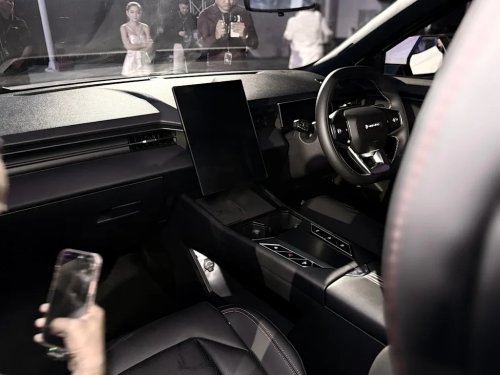 SUV, This Chinese SUV Has An AI Cockpit That Can Actually Control The Car