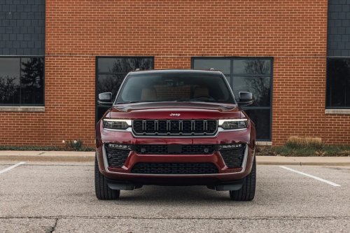View Exterior Photos of the 2026 Jeep Grand Cherokee Summit
