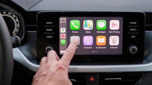 Wired Vs. Wireless CarPlay: How Are They Different & Which Is Better To Use?