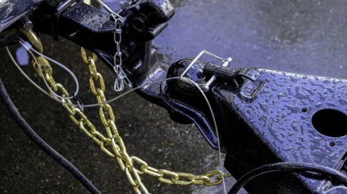 Should You Cross Your Trailer Safety Chains? The Pros And Cons