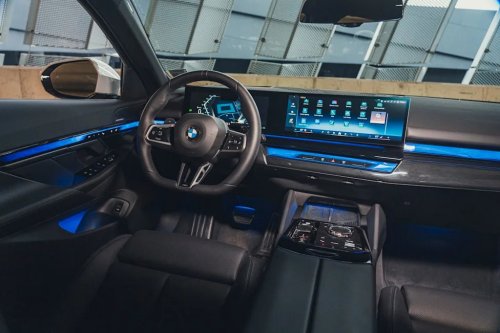 BMW, View Interior Photos of the 2026 BMW 540i xDrive
