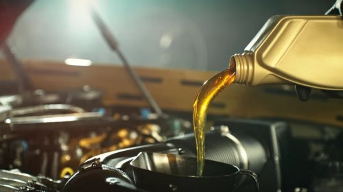 Why Do Modern Engines Use Such Thin Motor Oil? Here's Why It's Recommended