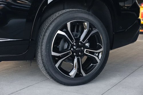View Exterior Photos of the 2027 Chevy Traverse High Country