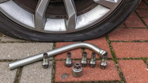 Here's Why Car Manufacturers Made The Switch From Lug Nuts To Lug Bolts
