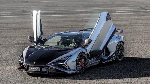 Lamborghini Says It Has No Current Plans for a Manual Transmission