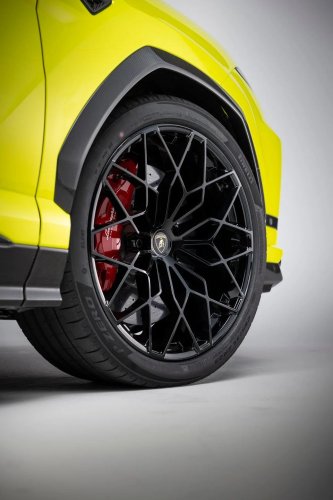 View Exterior Photos of the 2027 Lamborghini Urus SE Performante