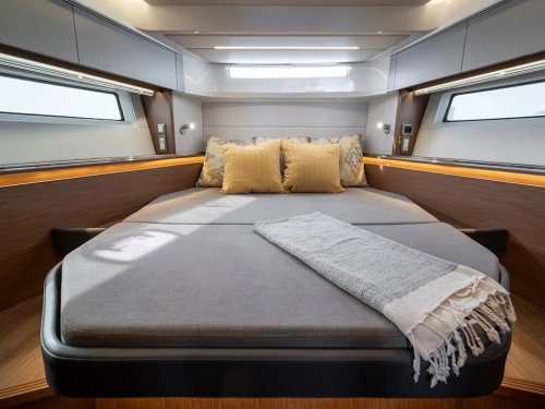 Boat Test: 2026 Beneteau Antares 12 Coupe